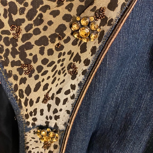 Stylish Denim Jacket - Picture 2 of 8